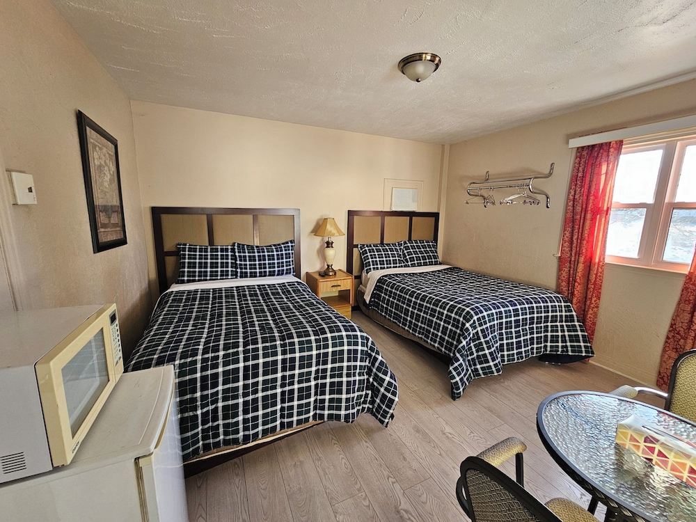 Basic Double Room, 2 Double Beds photo 3
