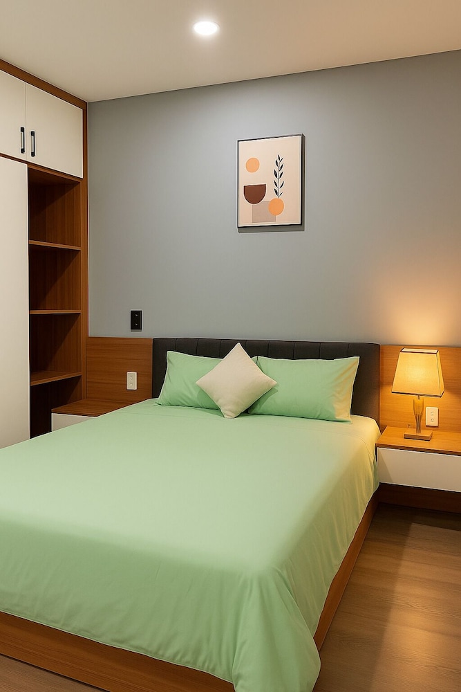 City Apartment, 2 Bedrooms, Pool Access, River View photo 2