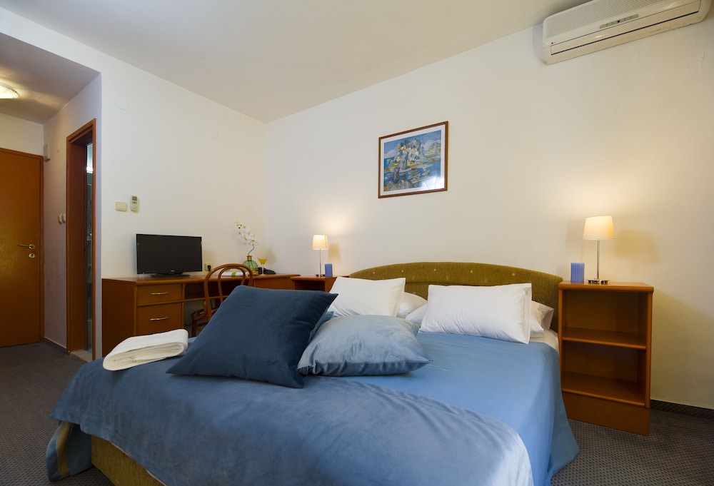 Family Room, 2 Bedrooms, Park View photo 2