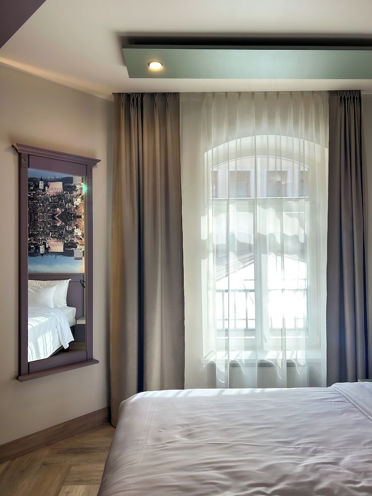 Standard Double or Twin Room - Photo 8