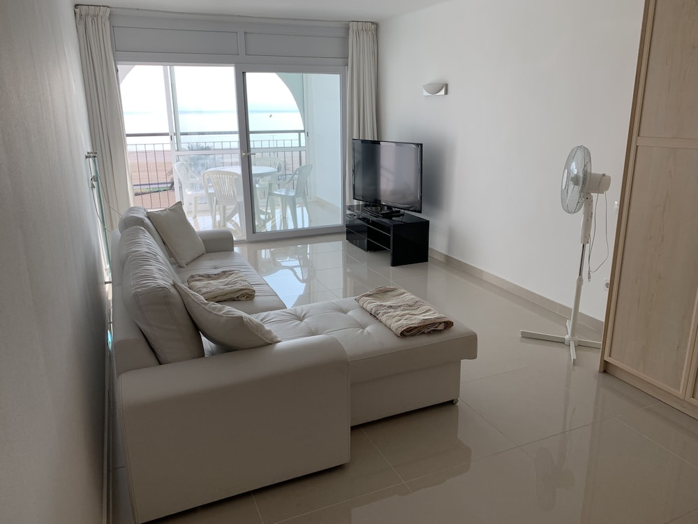 Estudio con Vista al Mar