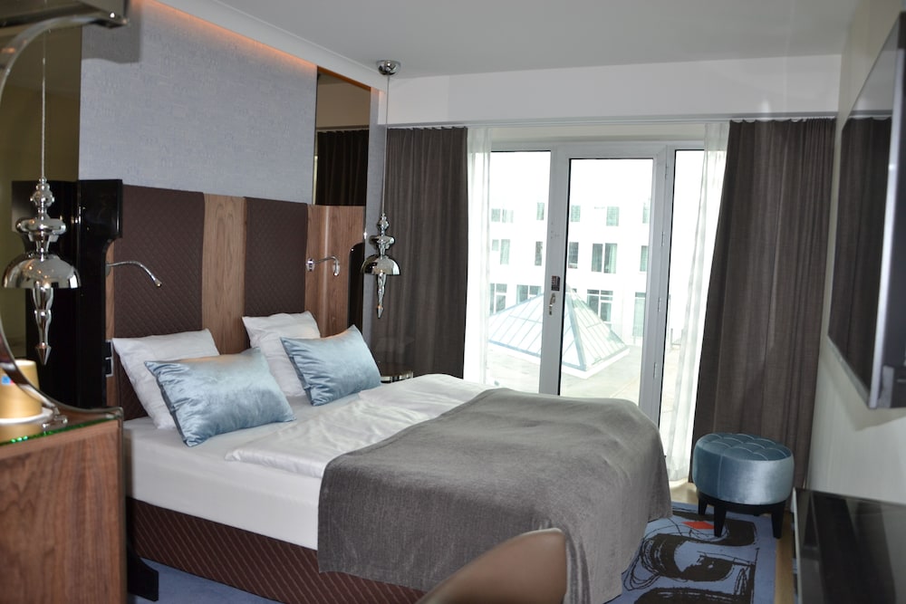 Standard double room with a double bed or twin beds - Photo 1