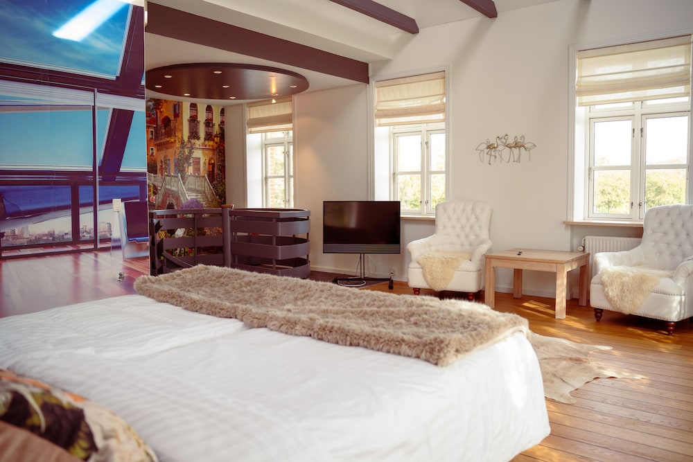 Deluxe Apartment, 4 Bedrooms, Balcony photo 3