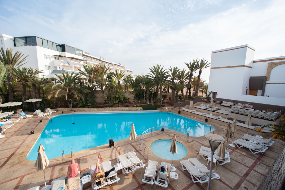 Luxury Twin Room, Pool View - Photo 17