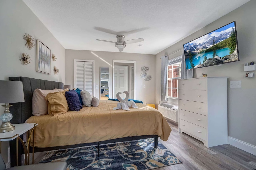 Studio, 1 King Bed, Kitchen (Donald’s Luxury Retreat)