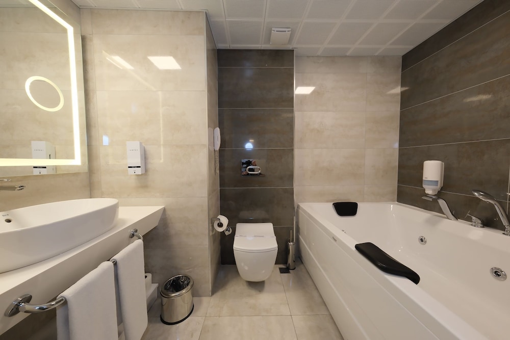Suite, 1 King Bed, Jetted Tub, Sea View (Living Room;with Single Sofabed)