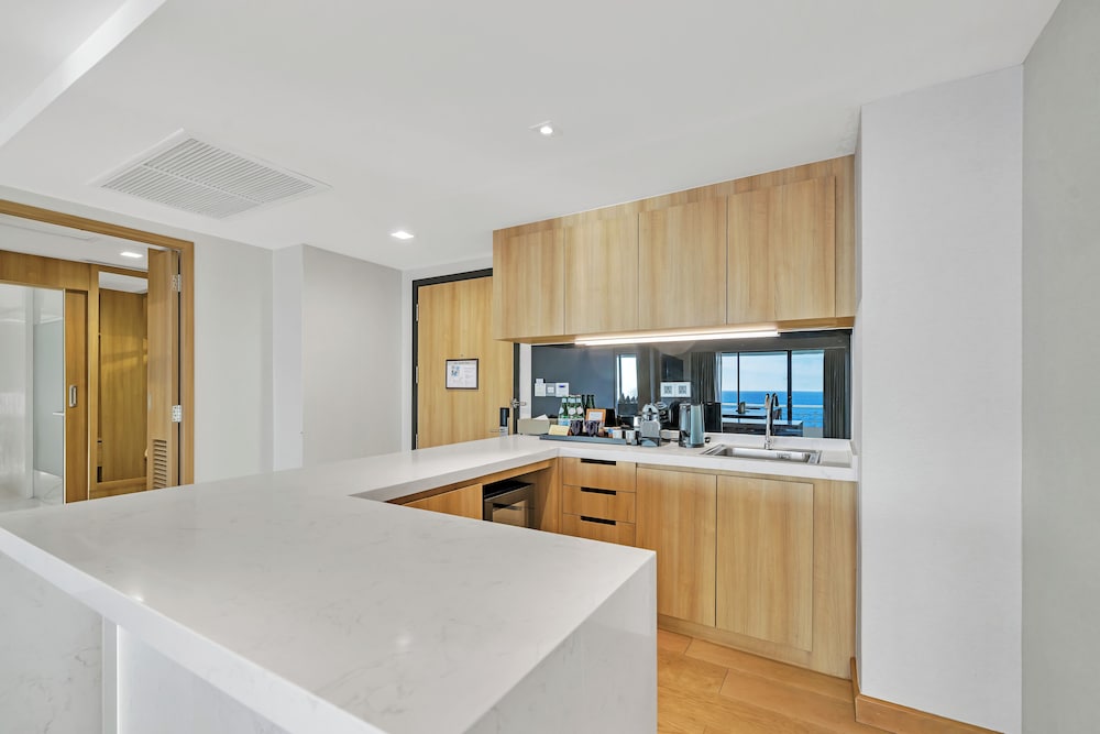 Presidential Suite, 1 King Bed, Non Smoking, Sea View, photo 6