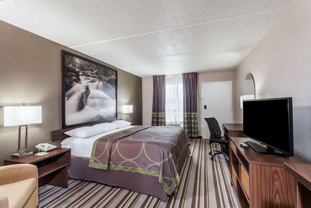Standard Room, 1 King Bed, Non Smoking - Photo 1
