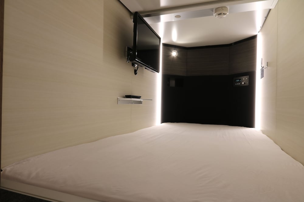 Moderate Cabin Upper Bed for Female