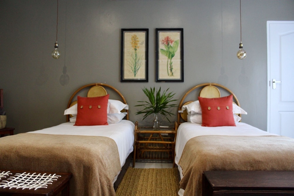 Twin Room, Pool View photo 3