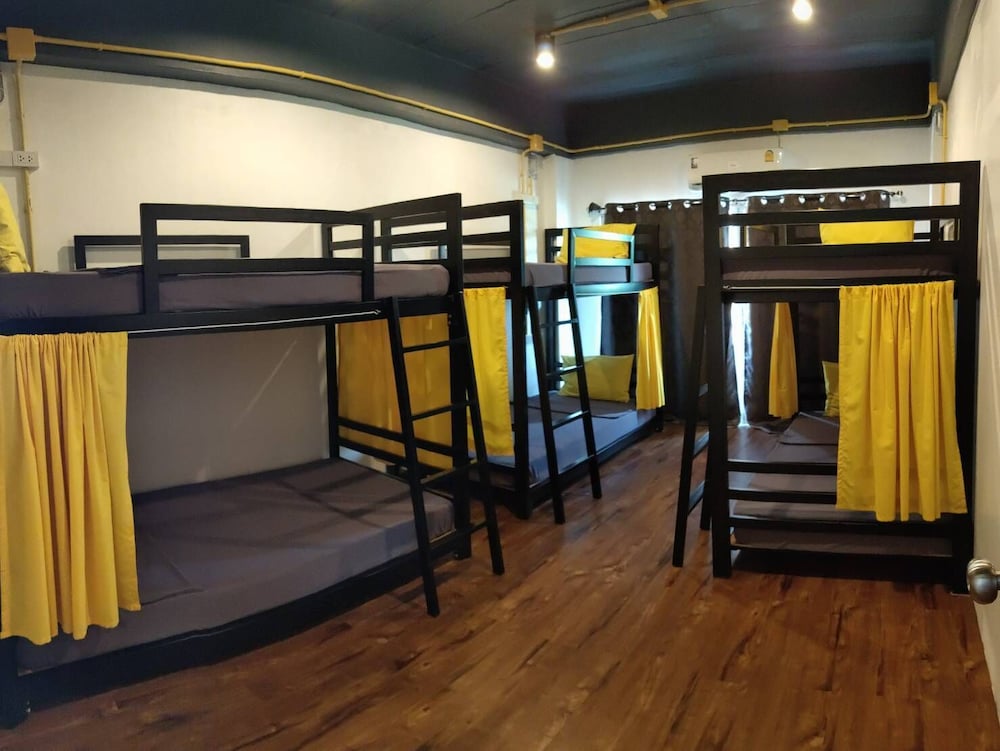 Bed in 6 Bed - Female Dormitory Room photo 3