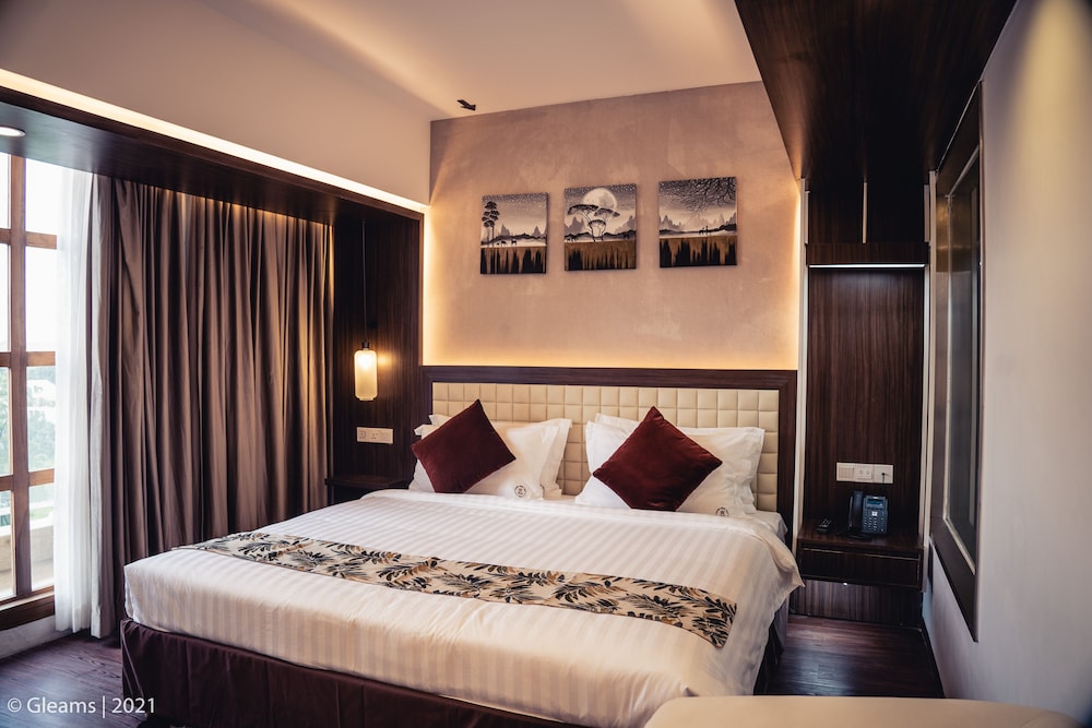 Deluxe Single Room, 1 Queen Bed, Non Smoking, City View photo 3