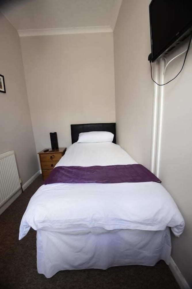 Family Triple Room, Ensuite photo 3