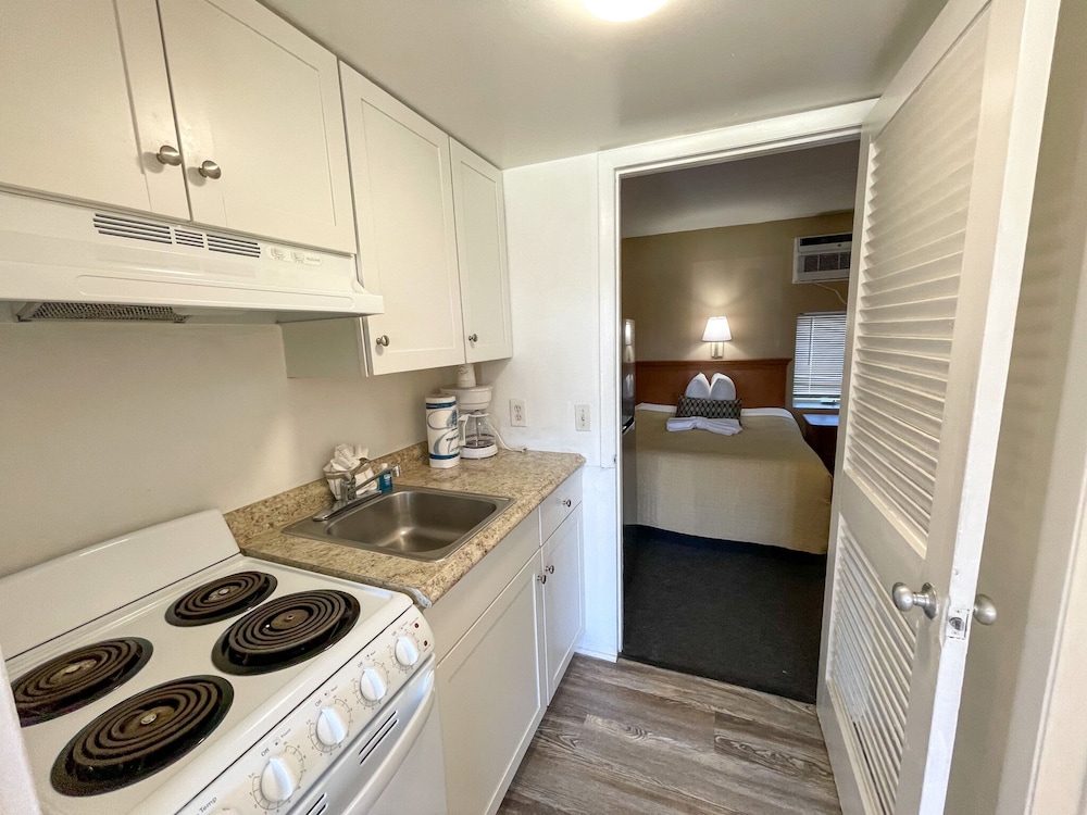 Triple Room, Kitchen, Partial Ocean View - Photo 4