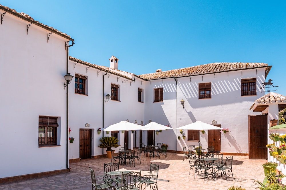 Classic Villa, Multiple Bedrooms, Mountain View