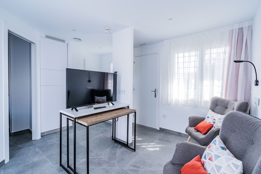 Economy Studio, 1 Bedroom - Photo 1
