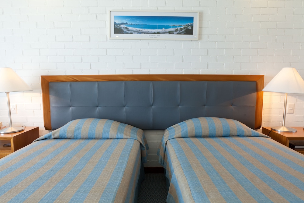 Deluxe Room, Beachside thumbnail 5