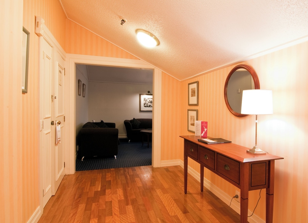 Suite, 1 King Bed (Club Lounge Access)