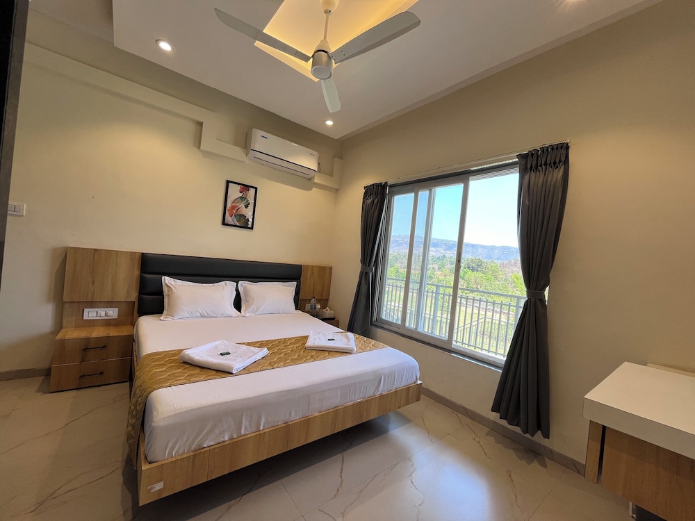 Deluxe Couple Room with View