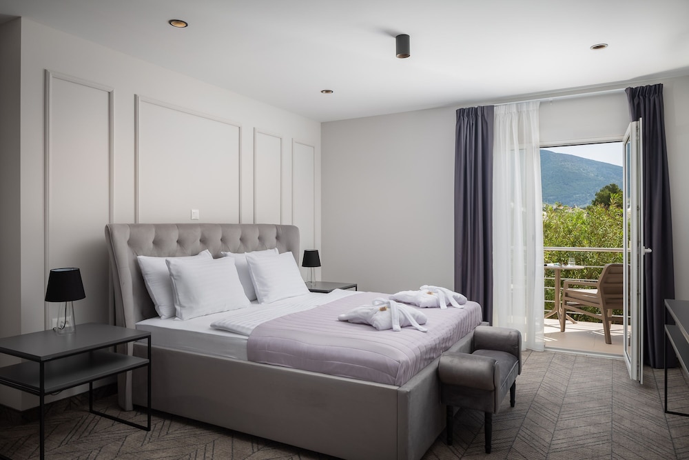 Deluxe Suite with Jacuzzi
