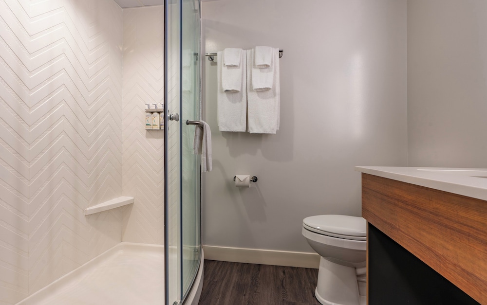 Standard Room, 1 King Bed, Mobility Accessible (Communications) - Photo 7