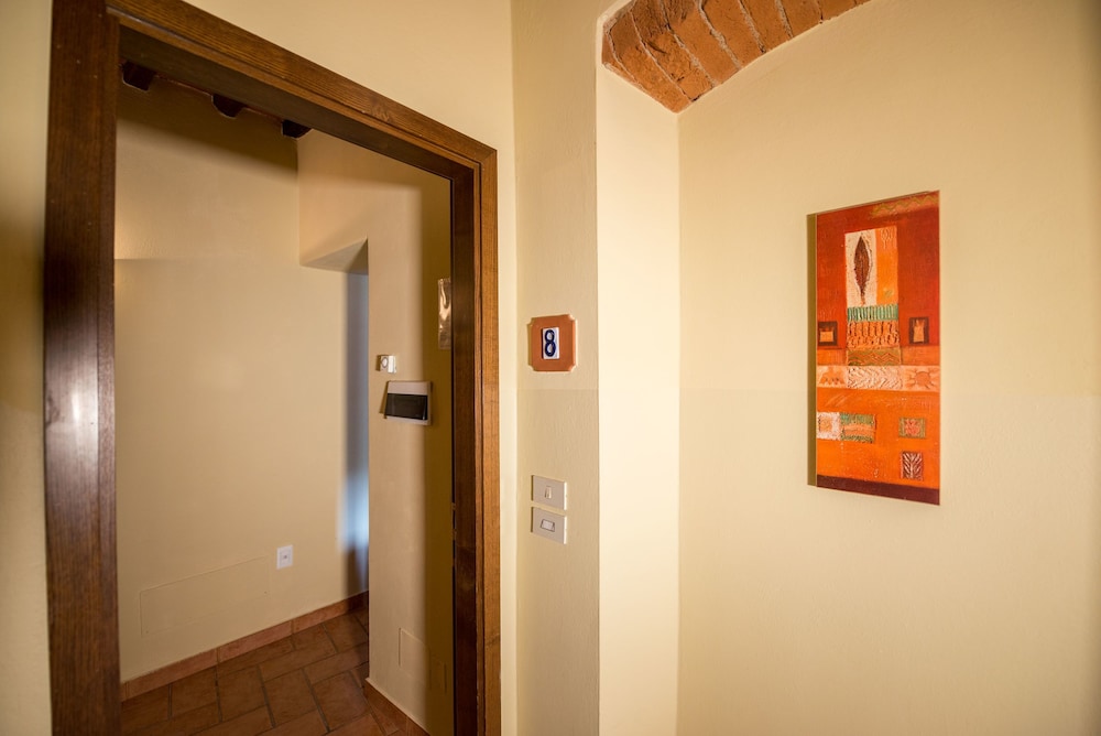 Traditional Condo, 2 Bedrooms photo 2