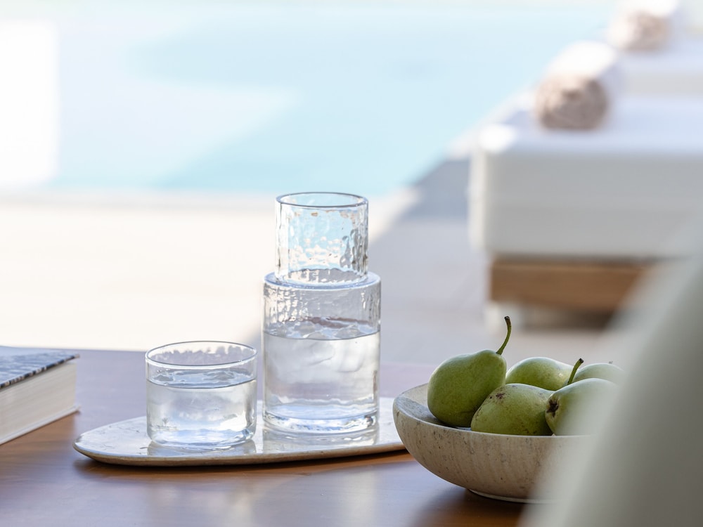 Junior Suite waterfront, Gym & Private Pool