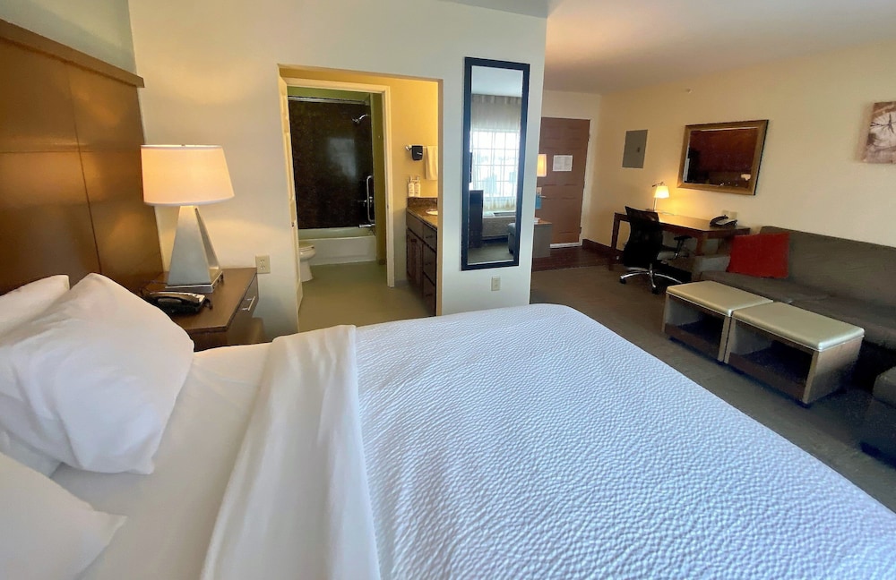 Studio Suite, 1 Queen Bed, Kitchen, River View - Photo 1