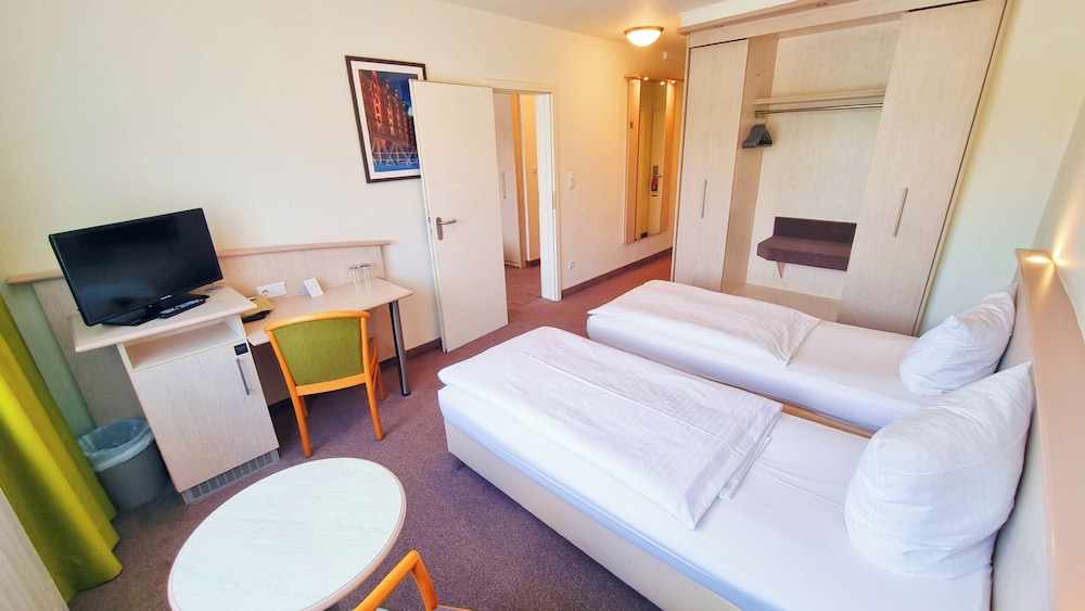 Family Room, Connecting Rooms