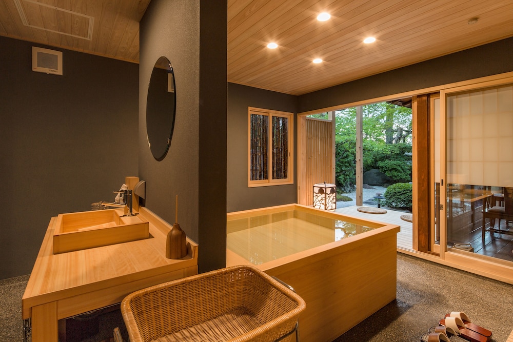 Classic Suite, Private Bathroom, Ground Floor - Photo 11