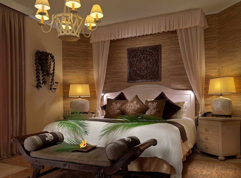 2 bedroom Majestic Villa (with private heated pool) thumbnail 6