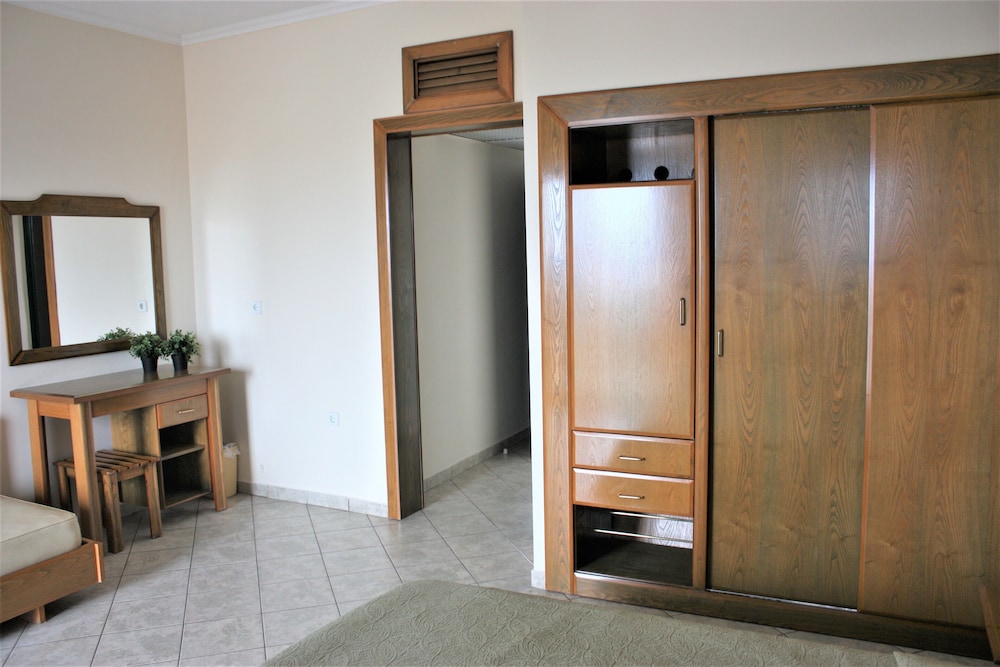 Standard Triple Room, 3 Twin Beds photo 2