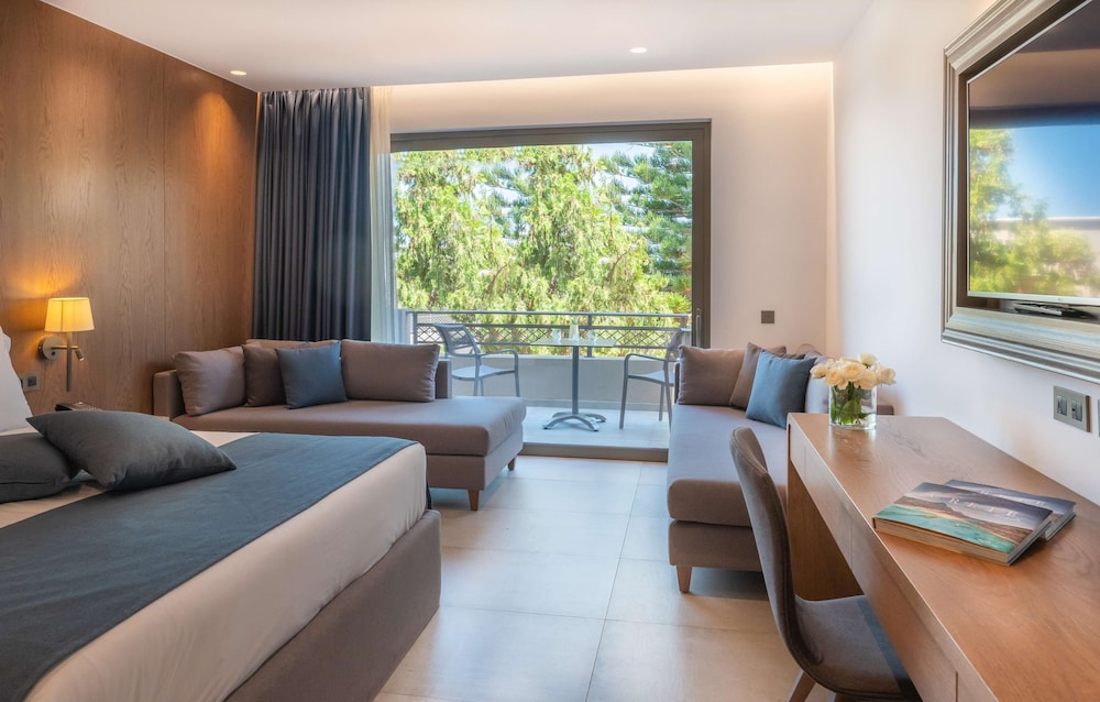 Luxury Quadruple Room, Garden View