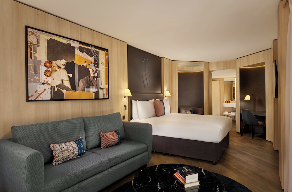 Junior Suite, 1 King Bed with Sofa bed (Family)