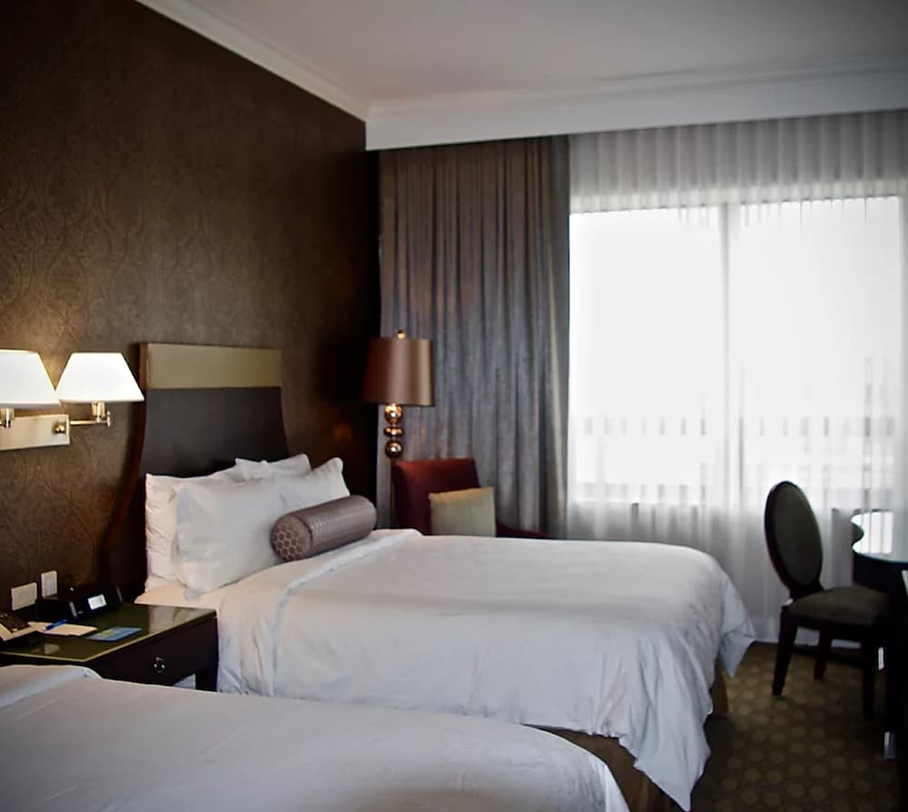 Deluxe Room, 2 Queen Beds, Accessible photo 2