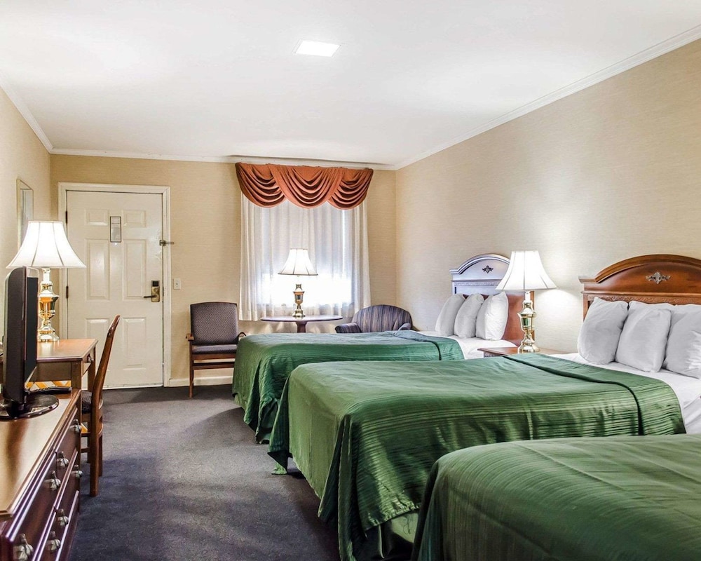 Standard Room, Multiple Beds, Non Smoking (2nd Floor) photo 1