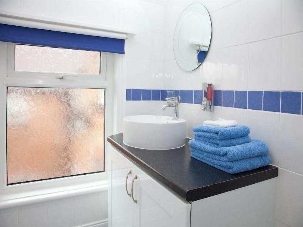 Double Room, 1 King Bed, Ensuite photo 2