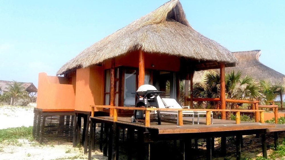 Beach Honeymoon Cottage photo 2