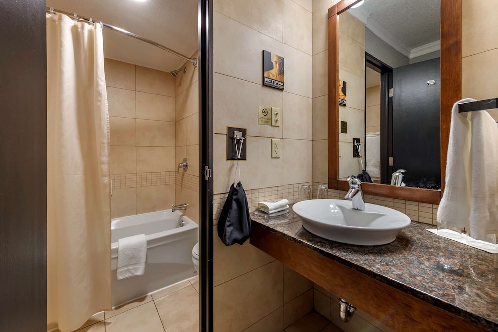 Standard Room, 2 Queen Beds, Non Smoking, Refrigerator - Photo 4