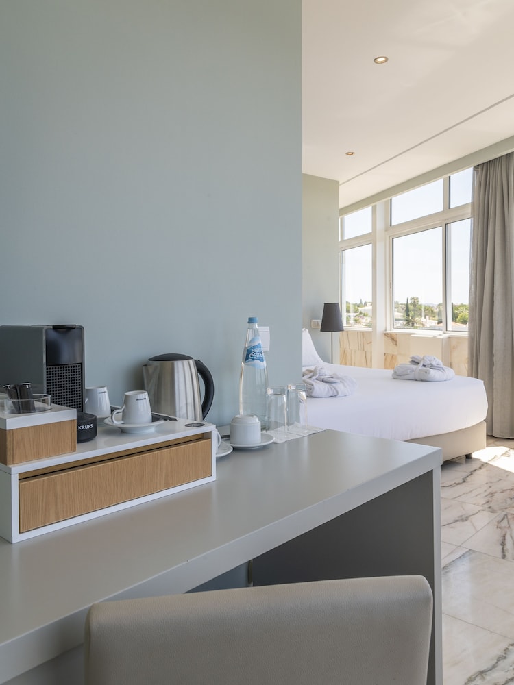 Suite - Photo 11