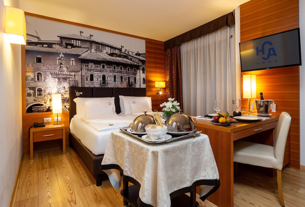 Suite, 1 King Bed with Sofa bed (Spa access) - Photo 7