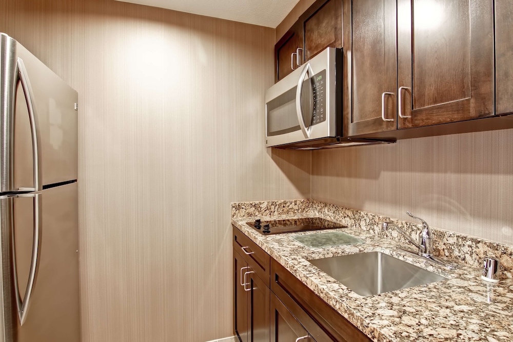King, Suite, Multiple Beds, Accessible, Jetted Tub photo 3