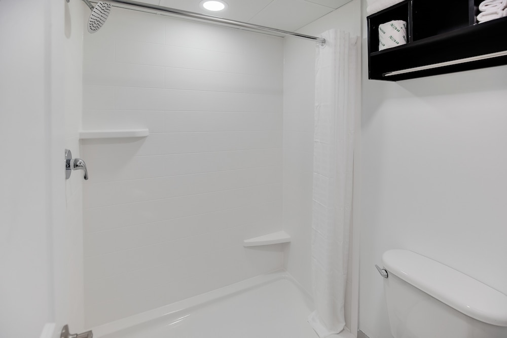 Ocean View 2 Queen Beds, Non Smoking (Newly Remodeled) - Photo 2