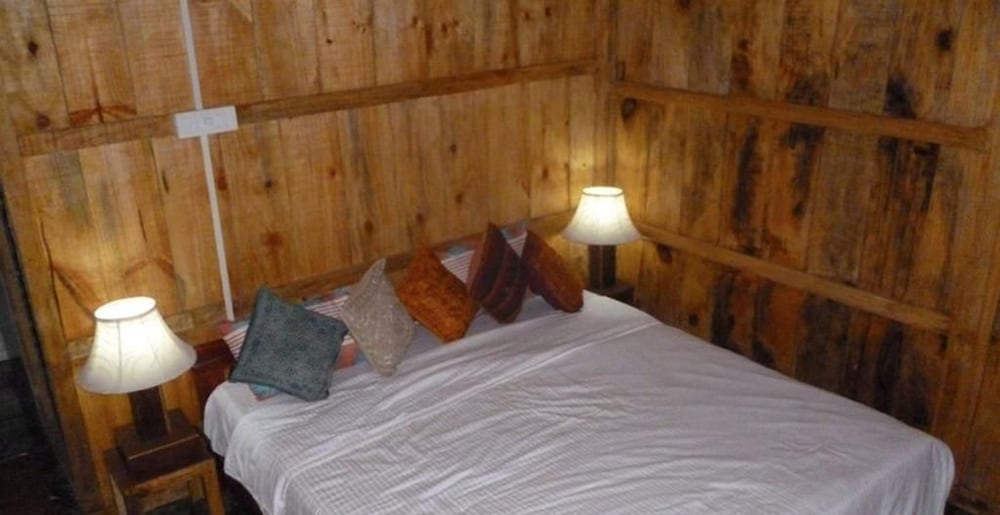 Standard Cottage, 1 King Bed, Smoking, Lagoon View