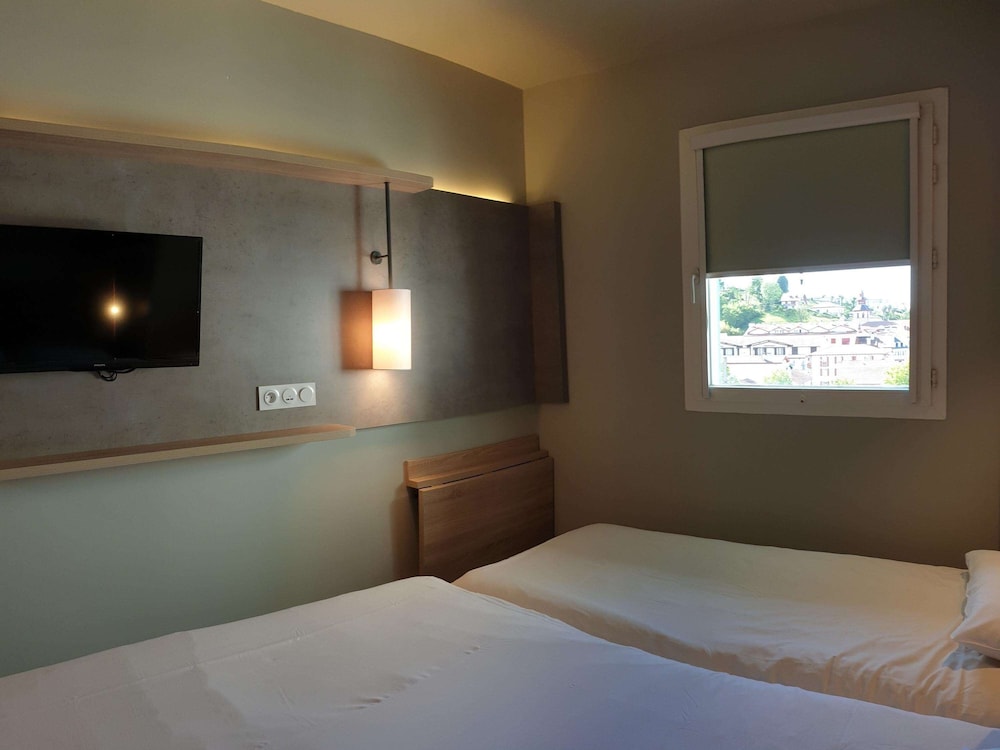 Standard Room, Multiple Beds - Photo 3