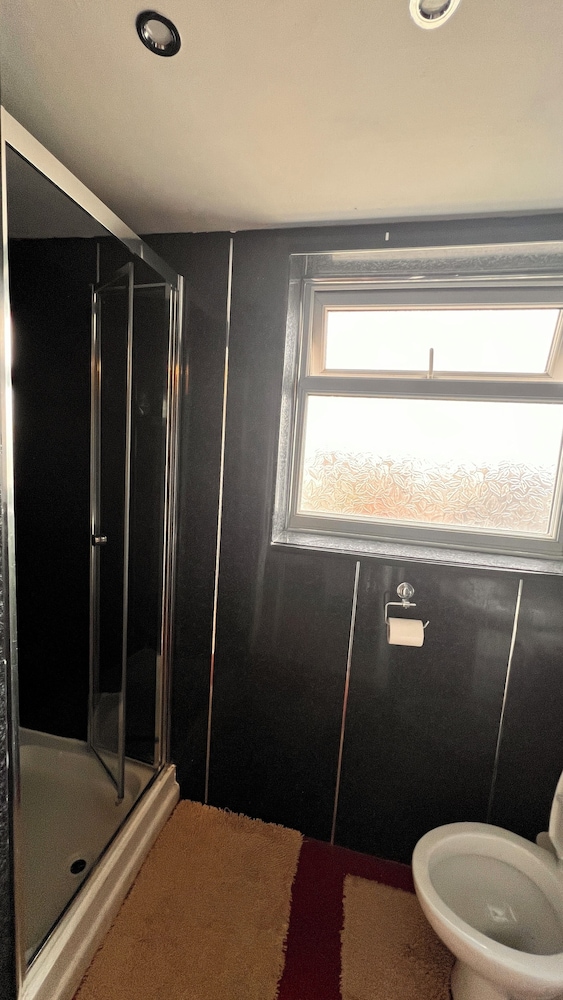 Twin Ensuite photo 3