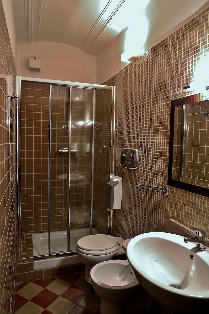 Double Room - Photo 21