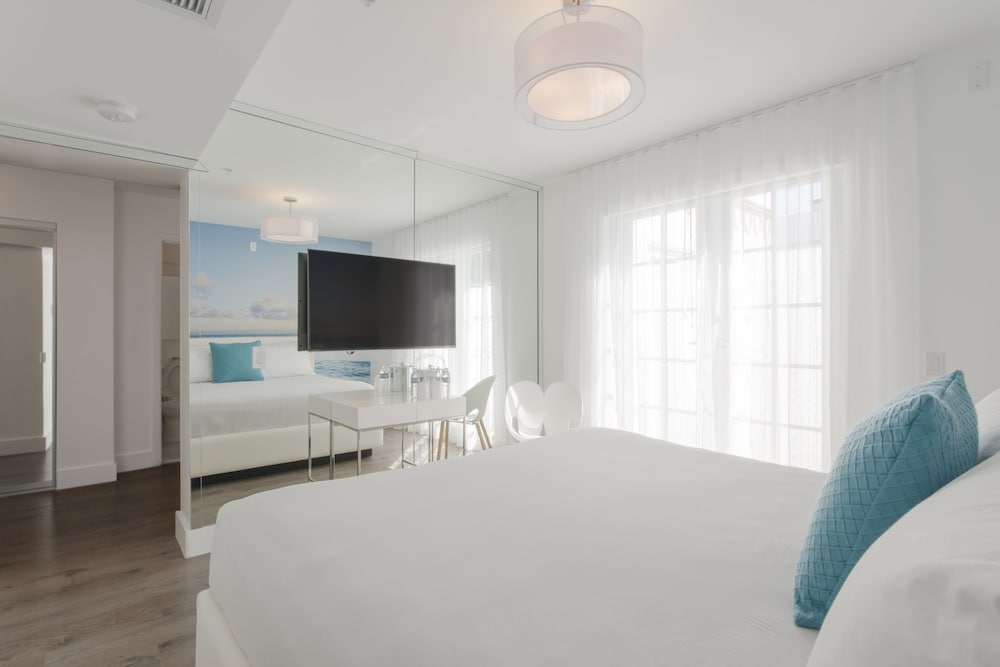 Villa Penthouse Room with Terrace 1 King Bed - Photo 2