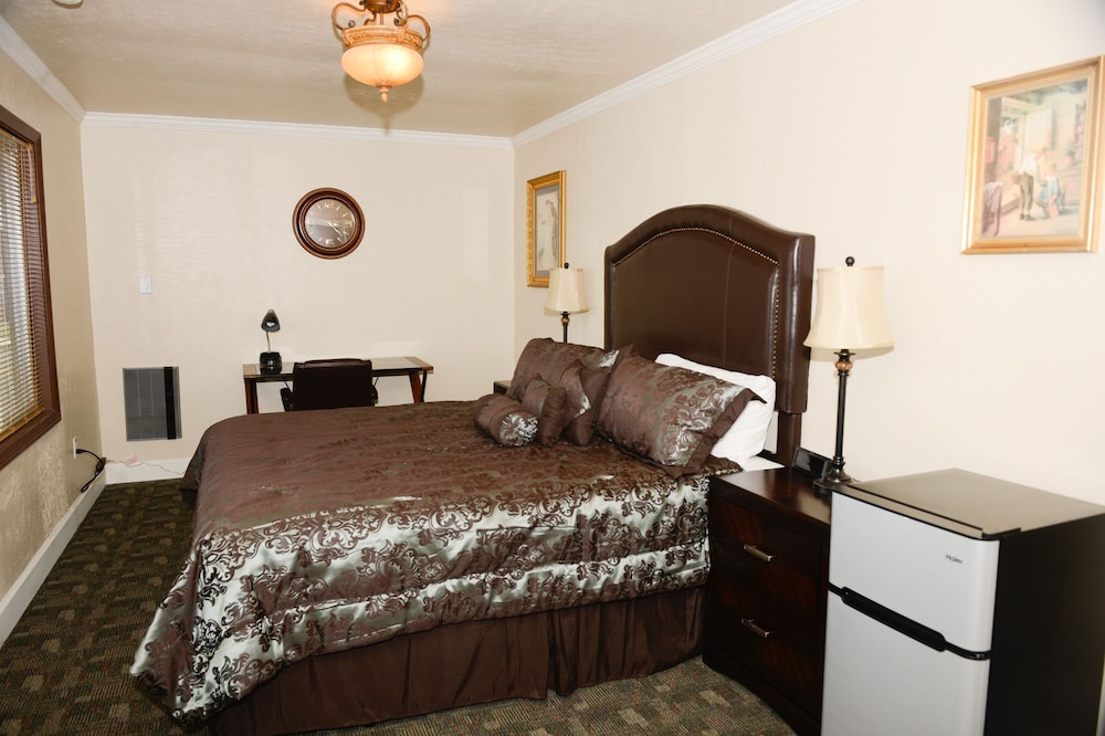 Basic Room, 1 King Bed, Accessible photo 1