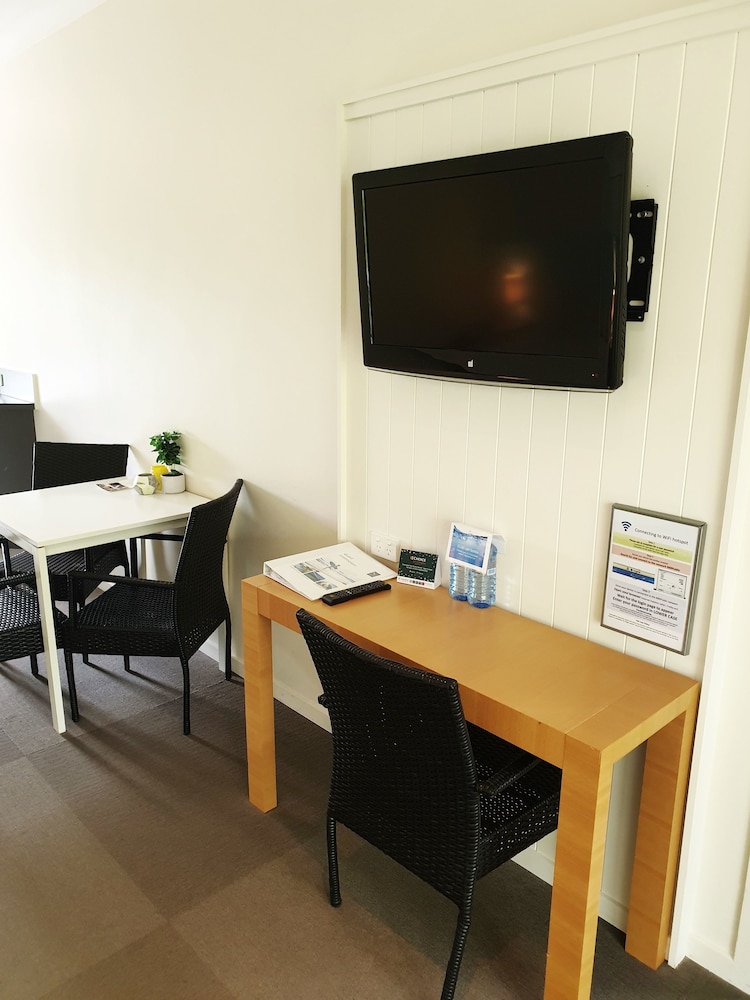 Deluxe Room with Kitchenette photo 1
